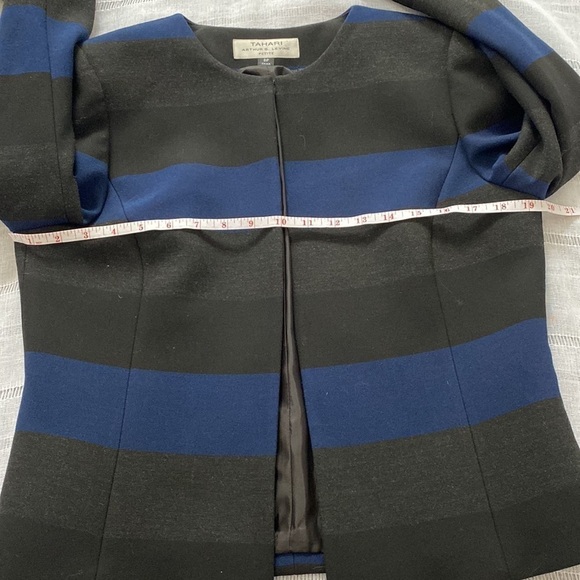 Tahari structured blazer with bold black and blue strips. - Picture 9 of 13